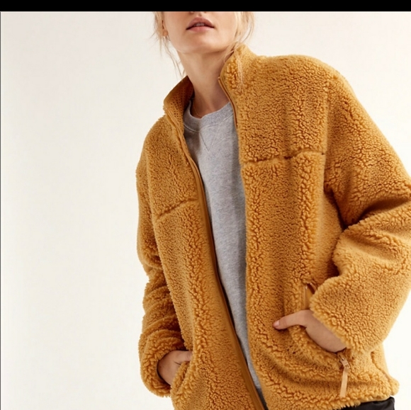 Aritzia Jackets & Blazers - TNA teddy jacket